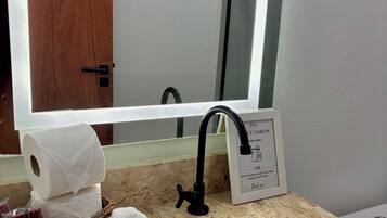 Deluxe Double Room | Bathroom | Shower, hair dryer, towels, soap