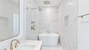 Shower, shampoo