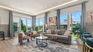 TV, offices - 3BR Dallas Oasis w/ Rooftop Deck Parking | Fits 11 (Dallas)