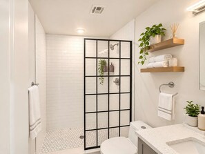 Bathroom - Sleek Contemporary 2BD | Sleeps 6 | NoLib (Philadelphia)