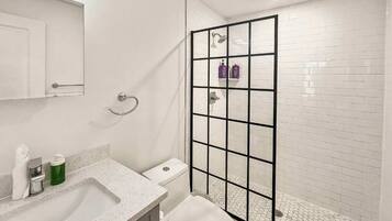 Suihku, hiustenkuivaaja