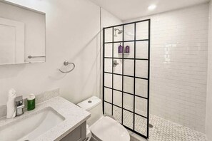 Shower, hair dryer - Chic 2BR Northern Liberties Apt | Sleeps 4 Comfortably! (Philadelphia)