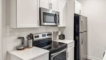 Coffee/tea maker, fridge, microwave, oven