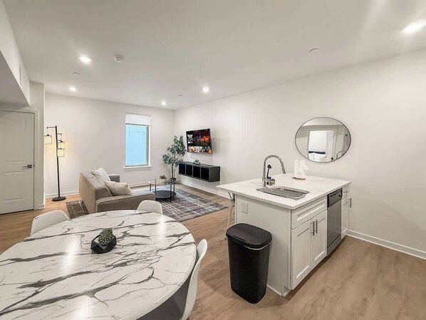 Interior - Modern 1 BD | Sleeps 4 | Northern Liberties (Philadelphia)