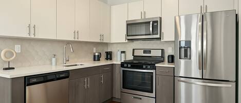 Fridge, microwave, oven, stovetop