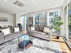 Unclassified image, 4 of 16, button