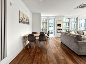 Unclassified image, 5 of 16, button