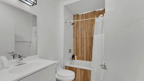 Dusche, Haartrockner, Shampoo