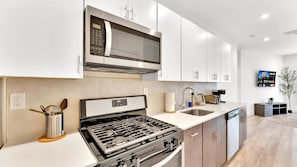 Coffee/tea maker, fridge, microwave, oven