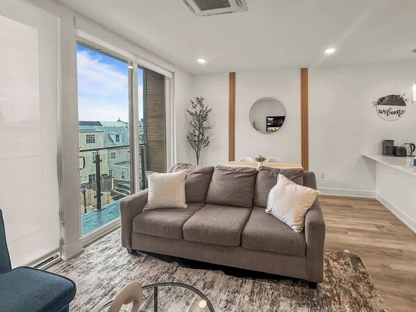 Unclassified image, 1 of 12, button