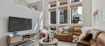 Charming 3-bedroom townhome with WiFi, AC in delightful Spokane