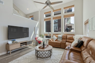 Charming 3-bedroom townhome with WiFi, AC in delightful Spokane