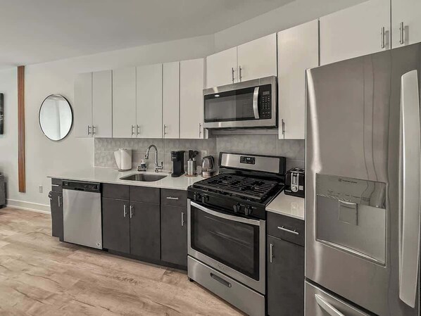 Fridge, microwave, oven, stovetop