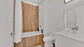 Dusche, Haartrockner, Shampoo