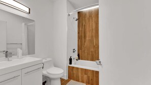 Dusche, Haartrockner, Shampoo