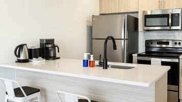 Coffee/tea maker, fridge, microwave, oven