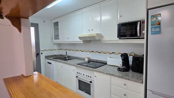 Apartment, 3 Bedrooms, Accessible, Smoking | Interior