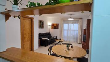 Apartment, 3 Bedrooms, Accessible, Smoking | Living room