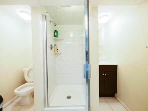 Hårtørrer, håndklæder, Toiletpapir