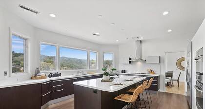 Spacious 5-bedroom estate in charming Saratoga with Amazing view