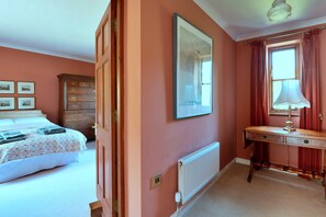 4 bedrooms, iron/ironing board