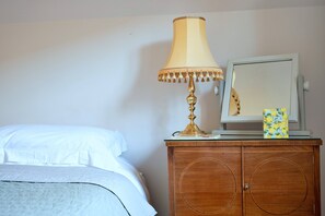 4 bedrooms, iron/ironing board - Holiday Home in Mid Wales With Countryside Views (Llanidloes)