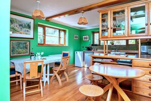 House | Dining - Holiday Home in Mid Wales With Countryside Views (Llanidloes)