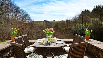 House | Outdoor dining