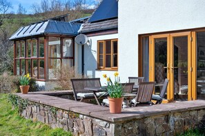 Outdoor dining - Holiday Home in Mid Wales With Countryside Views (Llanidloes)