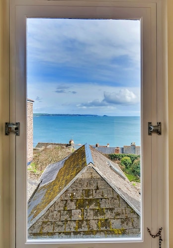 Cottage in the Heart of Kingsand, No Deposit