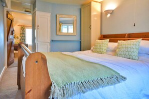 Cottage | 3 bedrooms, iron/ironing board
