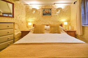 Cottage | 3 bedrooms, iron/ironing board