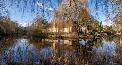 Cottage on Private Island in Cambridgeshire