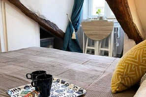 WiFi, bed sheets