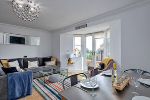 Apartment | Dining - Apartment in Tenby Near South Beach (Tenby)