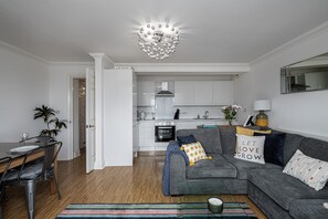 Apartment | Living room - Apartment in Tenby Near South Beach (Tenby)