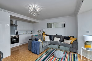 Apartment | Living room - Apartment in Tenby Near South Beach (Tenby)