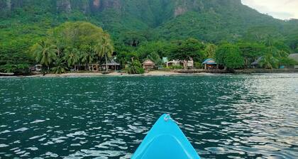 The Pearl of Moorea Fare Honu waterfront with its beach for a romantic stay