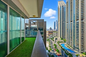 Property grounds - Newly Refurbished | Stylish Downtown 3BR City View (Downtown)