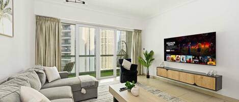 TV, bøker og kontorer