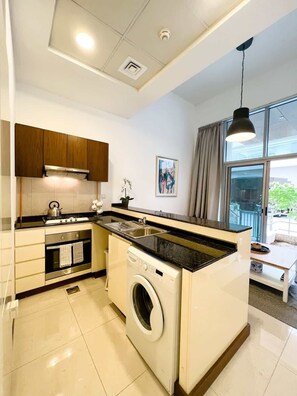 Refrigerador, microondas, horno, placa de cocina