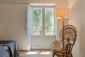 4 bedrooms, iron/ironing board, internet