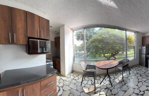 Fridge, microwave, oven, dishwasher - Charming studio / Mini Apartment in San Borja Lima (Lima)