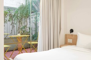 1 chambre, bureau, fer et planche à repasser, Wi-Fi