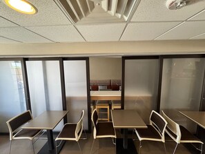 Family dining - Permian Studio Apartments (Monahans)