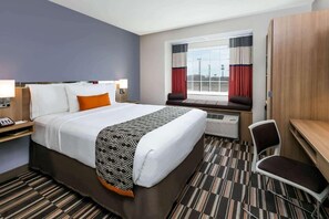 Desk, laptop workspace, blackout drapes, free WiFi - Permian Studio Apartments (Monahans)