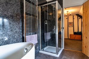 Cottage | Bathroom