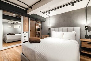 2 bedrooms, desk, iron/ironing board, WiFi