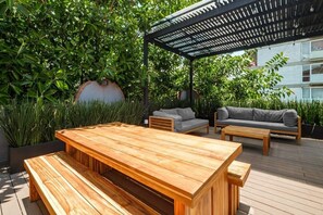 Outdoor dining - Newly Renovated 2Bdrm with Private Rooftop Terrace (Ciudad de México)