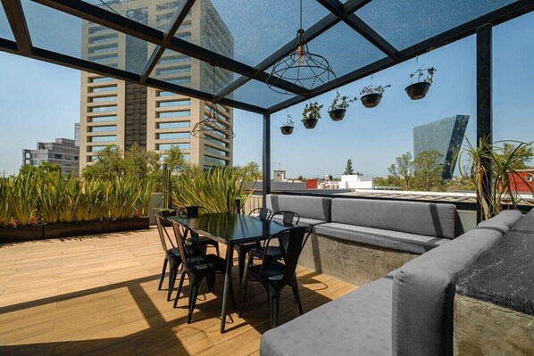 Outdoor dining - Deluxe 2-Bed Apartment in Polanco w/ Gym & Terrace (Ciudad de México)